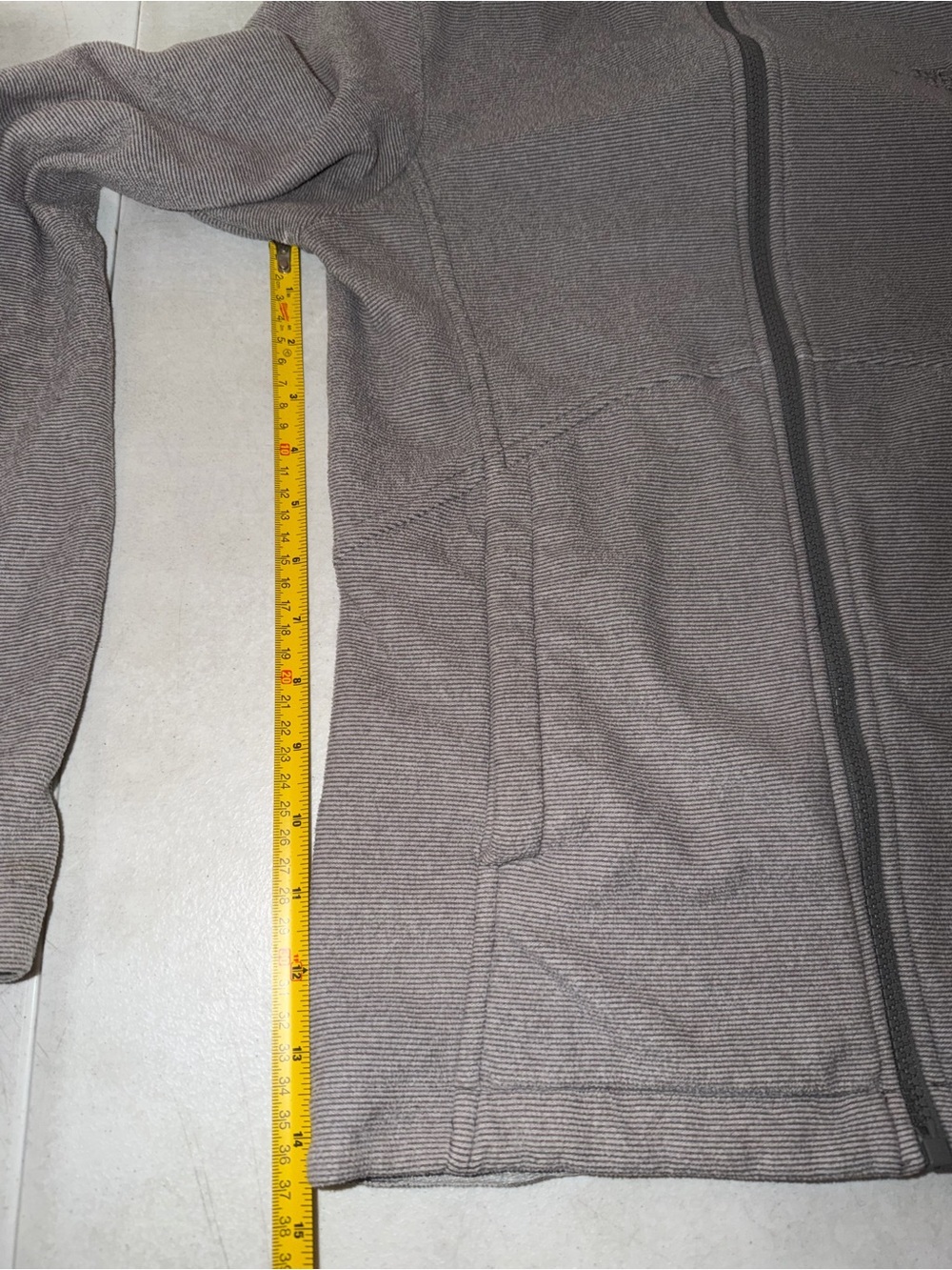 The North Face Women's Light Gray Full-Zip Fleece Jacket - Picture 6 of 6